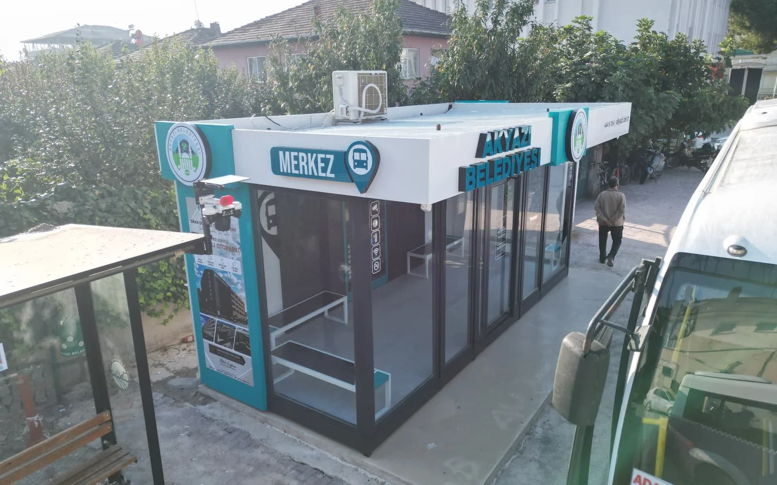 Akyazı’da Bir İlk: Akıllı Durak Hizmete Alındı