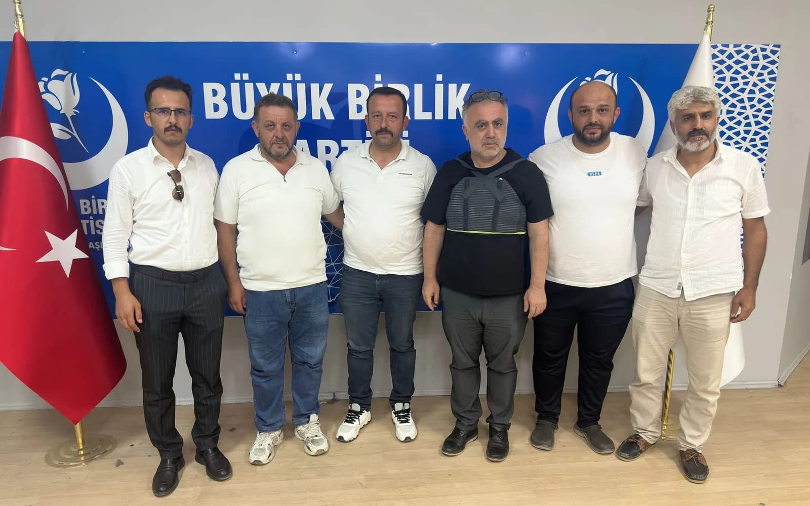 BBP’DE YAPRAK DÖKÜMÜ SÜRÜYOR! ENGİN ÖZGÜR İSTİFA ETTİ, GÖZLER DİĞER MECLİS ÜYELERİNDE!