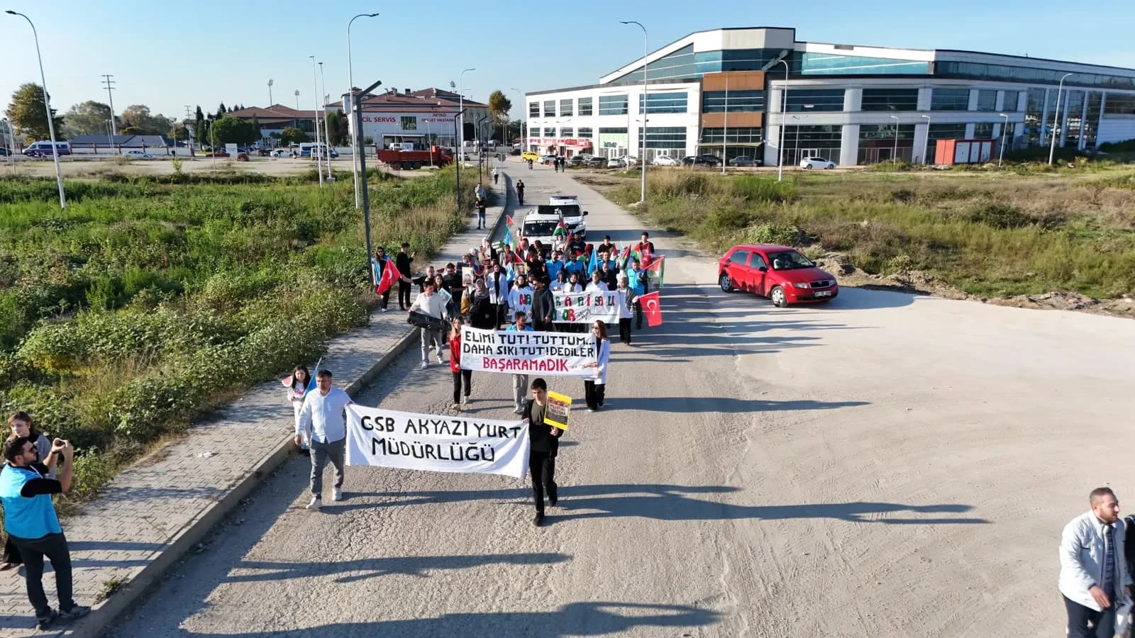 Akyazı’da Gazze İçin Anlamlı Buluşma: Üniversiteli Gençlerden Vicdan Nöbeti