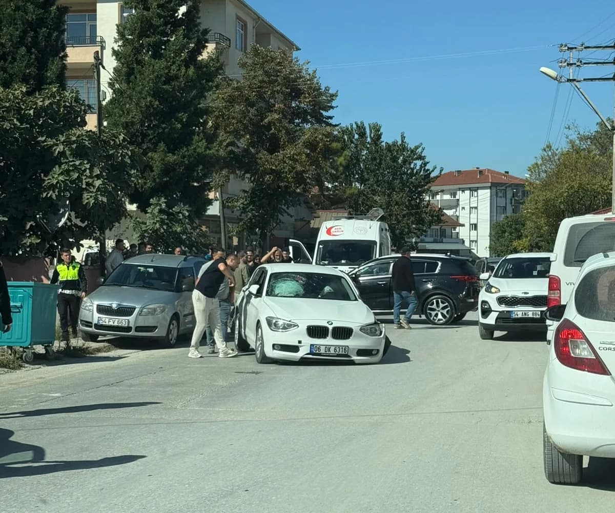 Akbelde AŞ Önünde Kaza: İki Araçta Maddi Hasar Oluştu